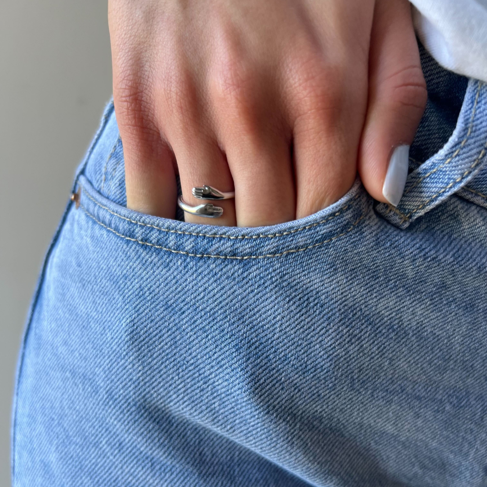 MONORA – PIERŚCIEŃ WIECZNEGO UŚCISKU